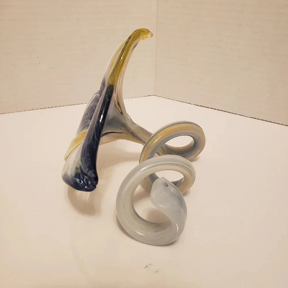 Murano Style Art Glass 3 Petal Blue/Yellow Lily with  Spiral Stem. - Picture 4 of 8